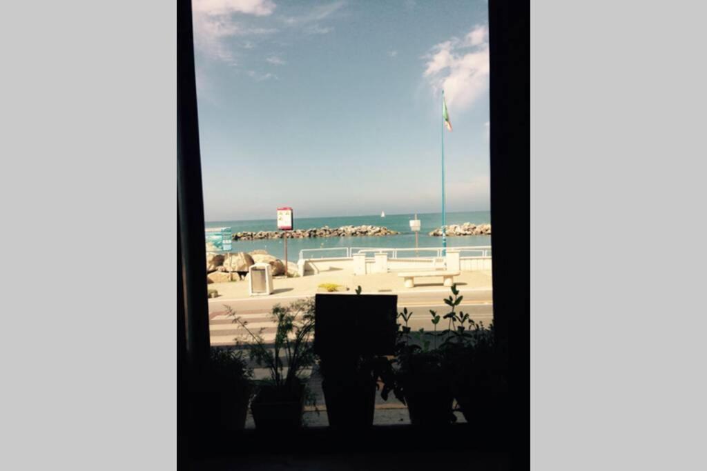 Apartmán Bilocale Fronte Mare Marina Di Pisa Exteriér fotografie